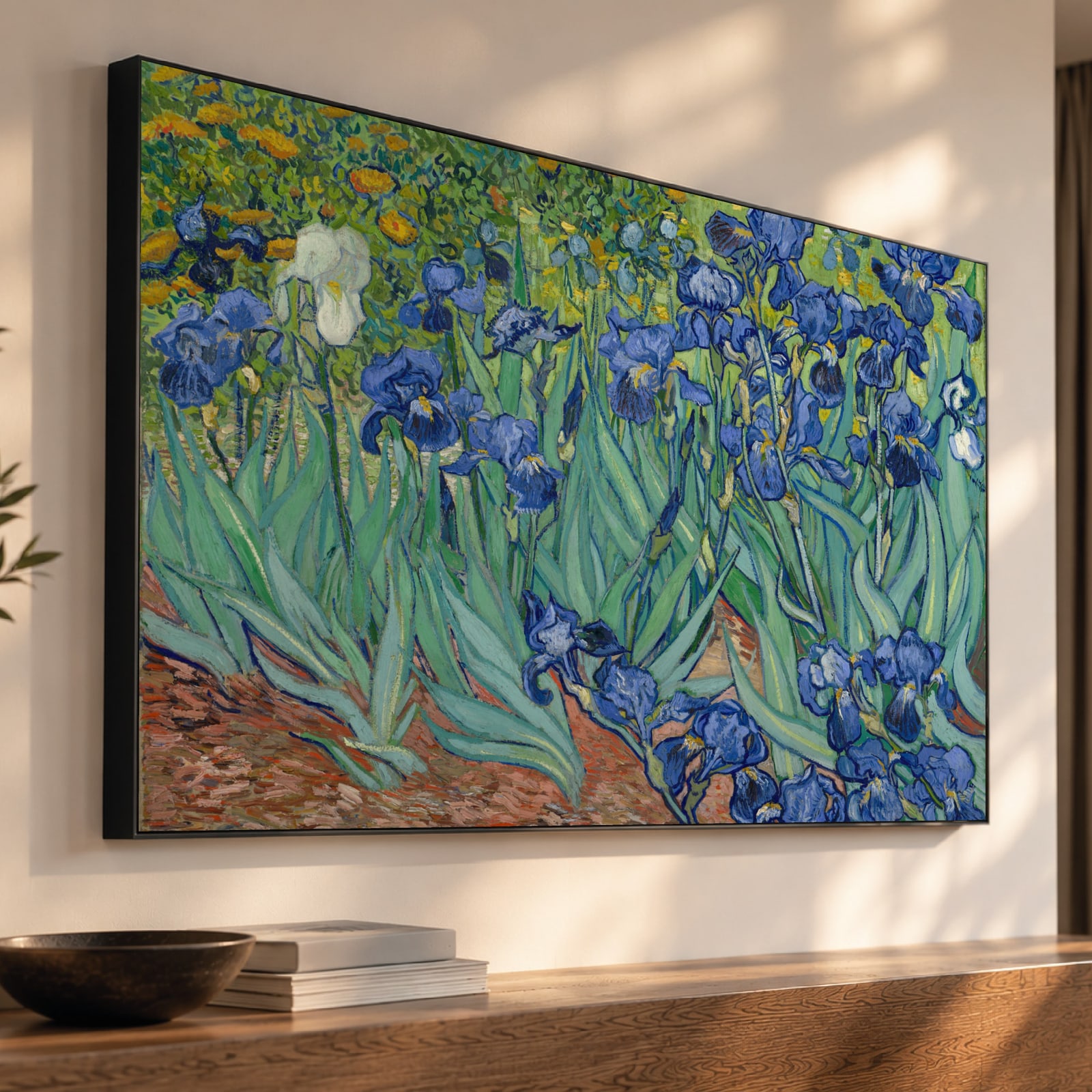 Irissen (Van Gogh) als akoestisch paneel met Wallcoustic Frame™ in een interieur